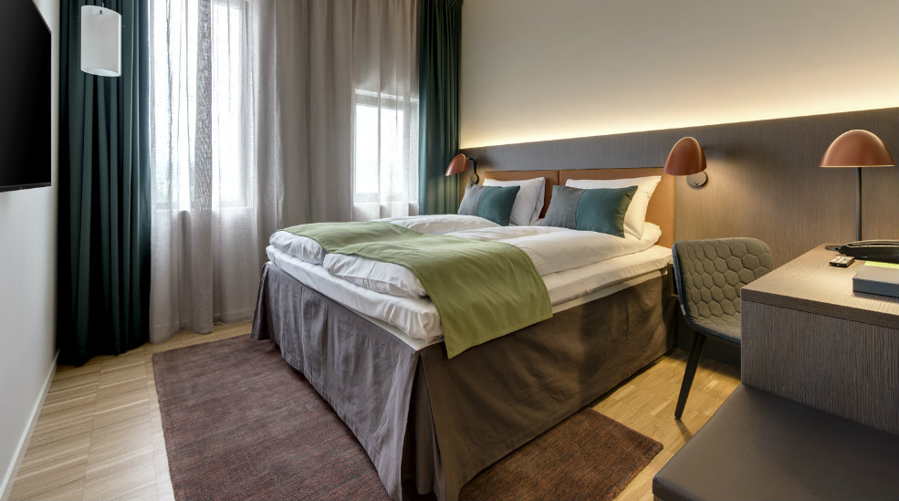 standard-double-room-quality-hotel-pond