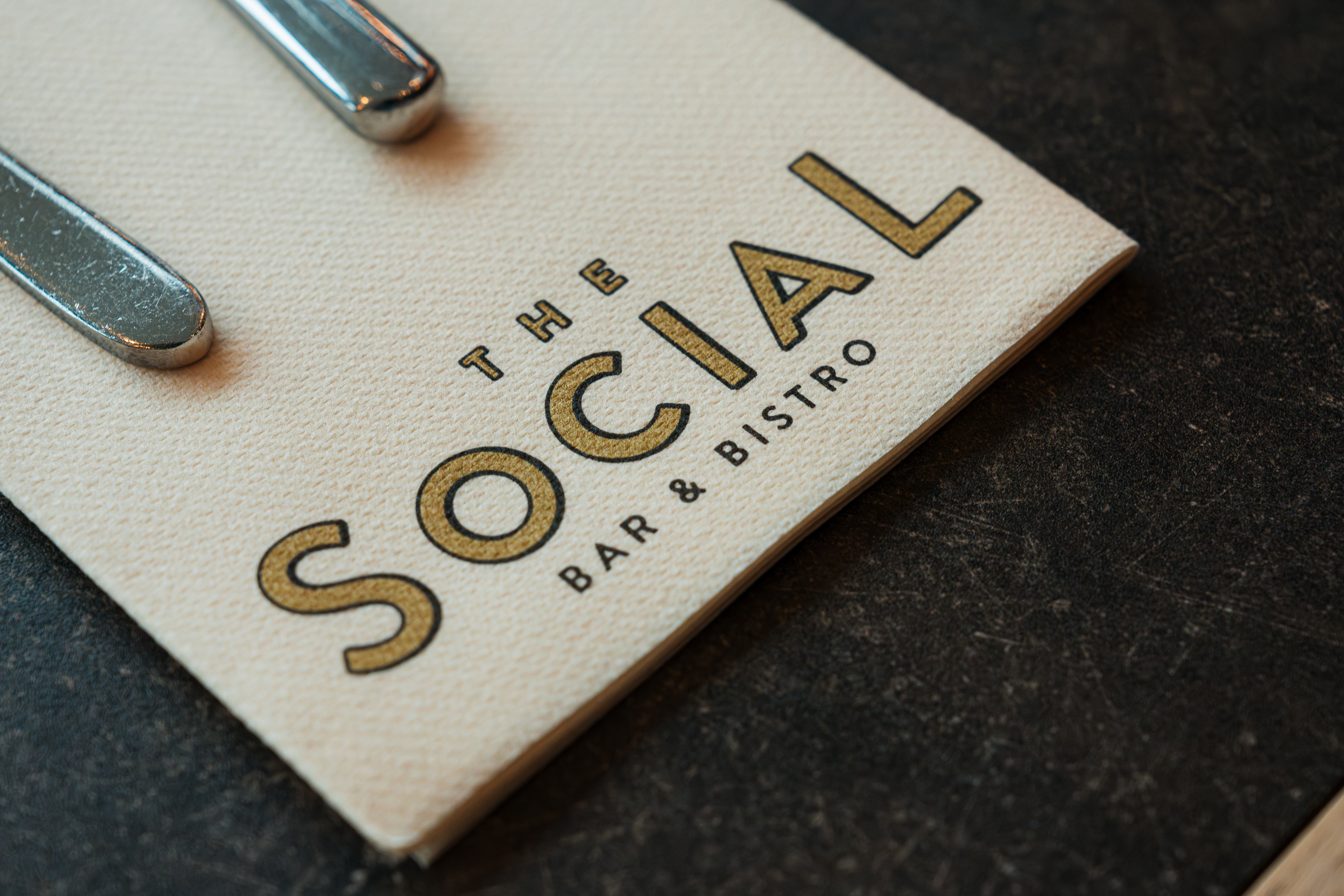 The%20social%20bar-2