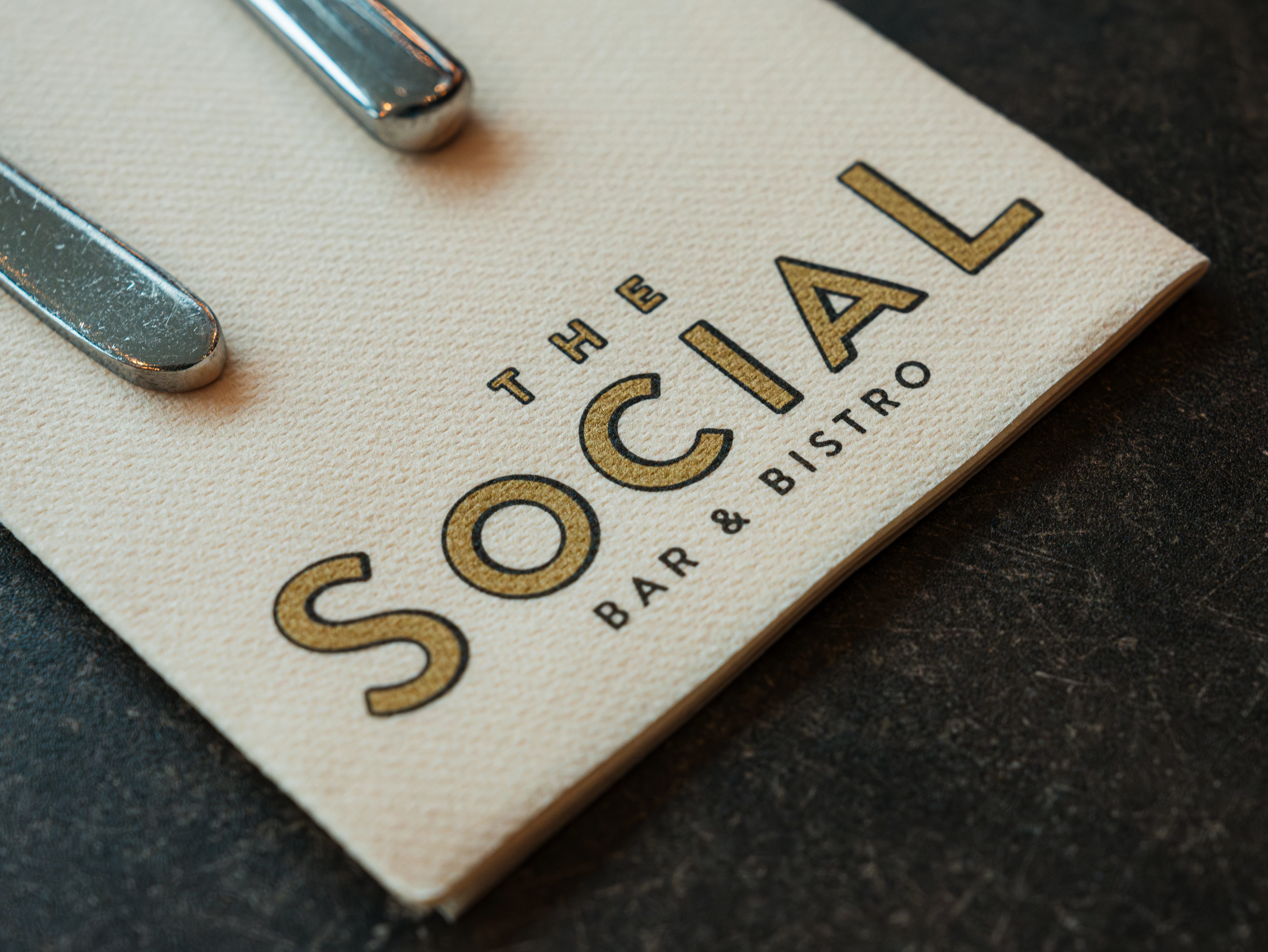 The%20social%20bar-2